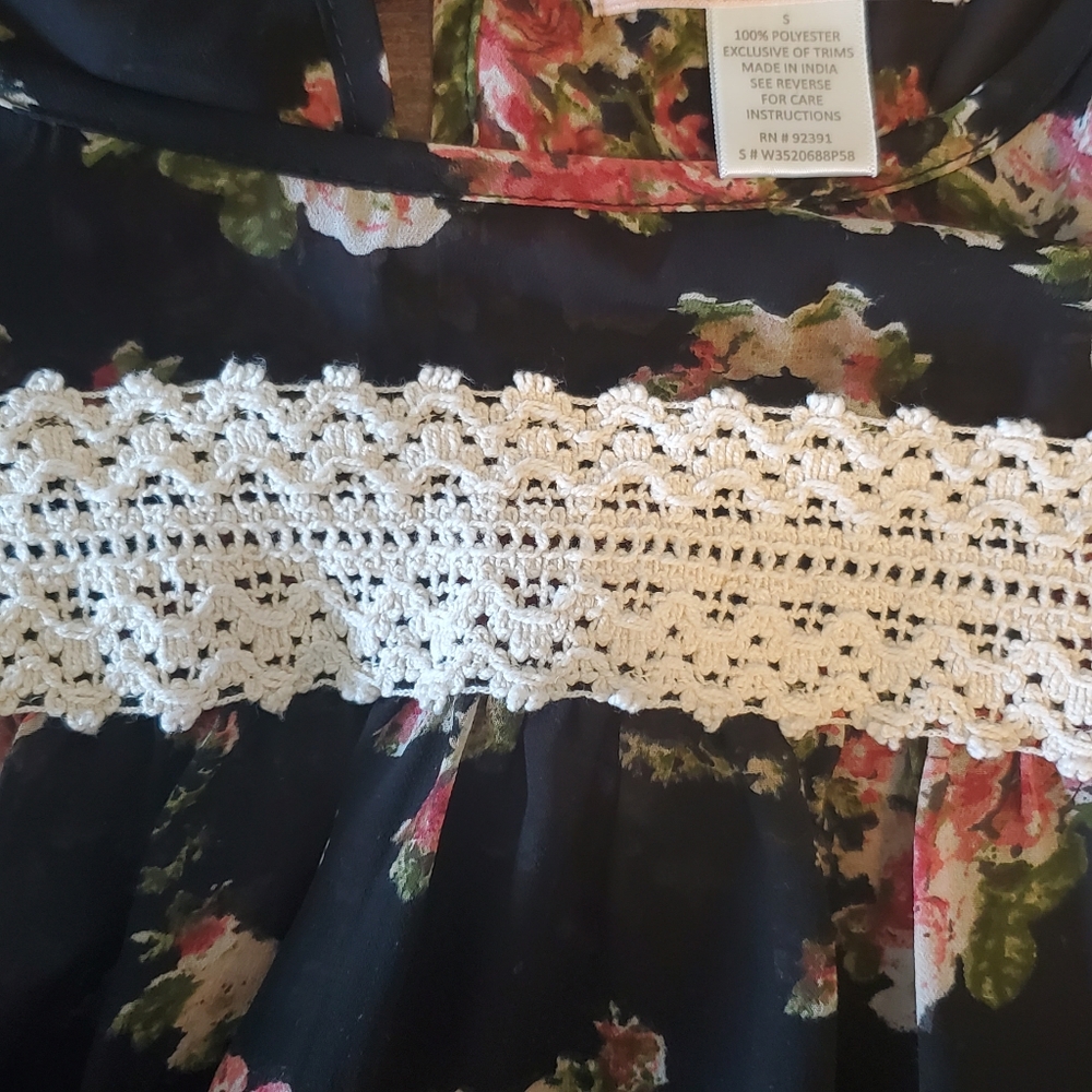 Band of Gypsies Floral Crop Top - Picture 3 of 5